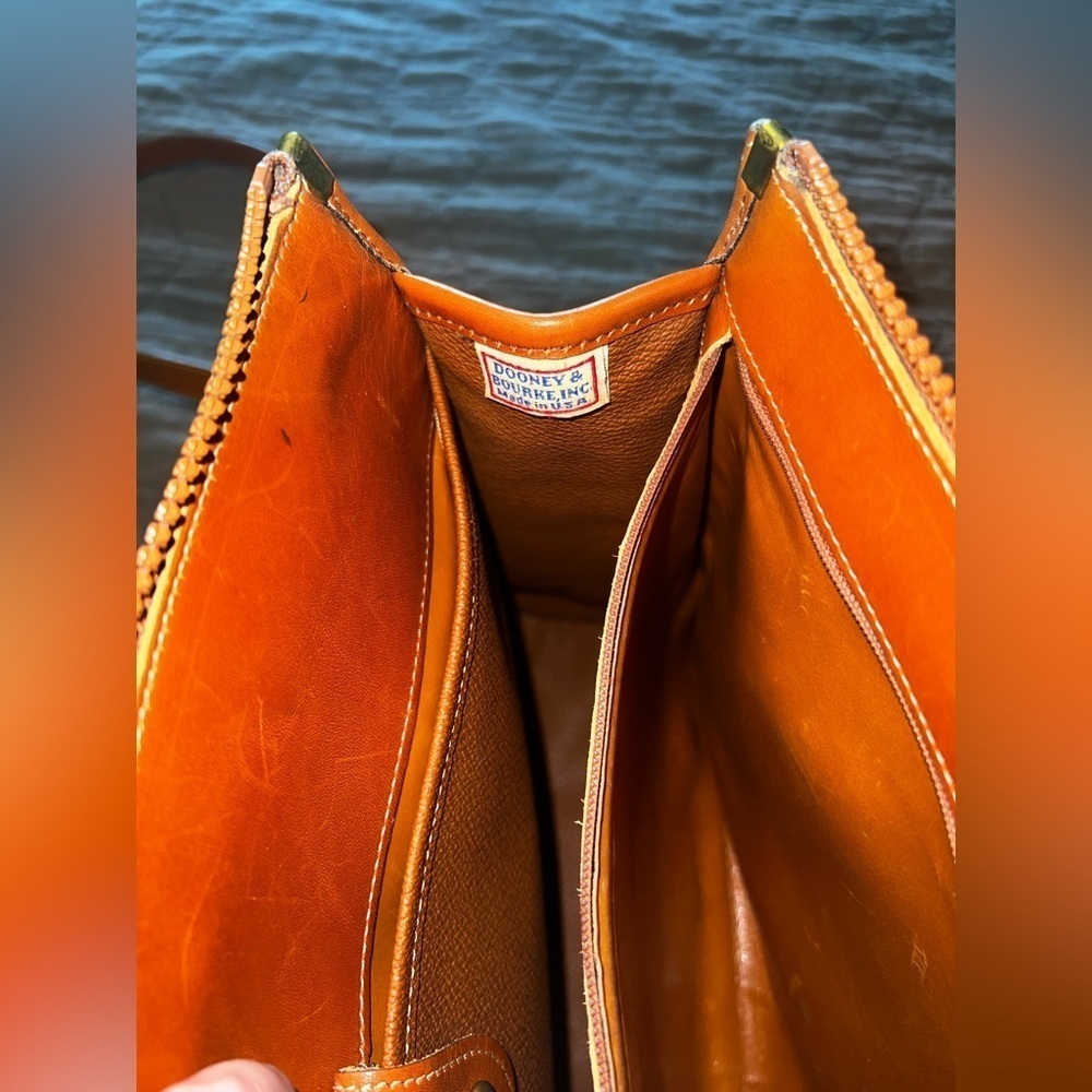 Vintage Dooney and Bourke pebble British Tan vachetta leather satchel bag. - Picture 5 of 10